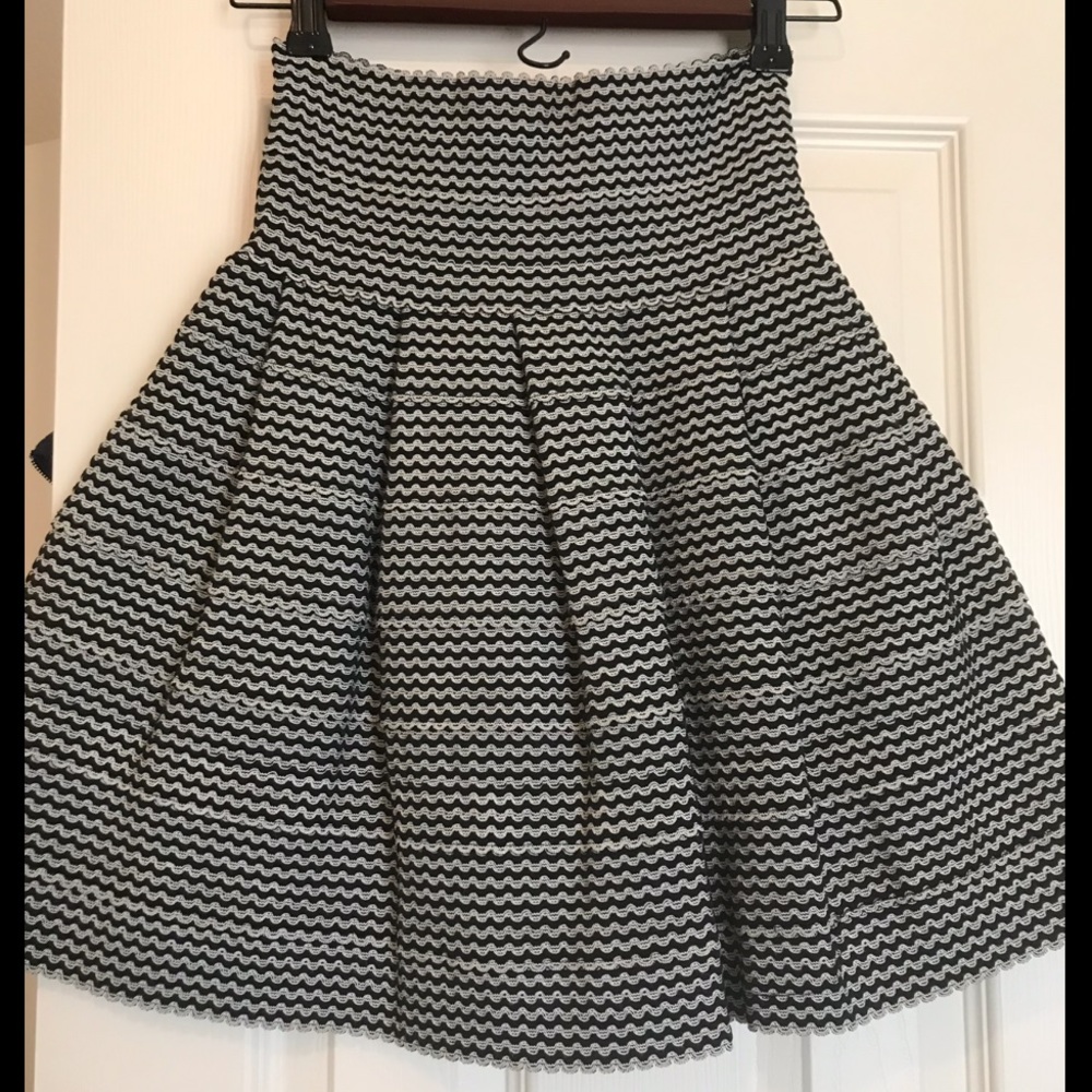 Women’s pleated skirt - Never worn - Brand new!